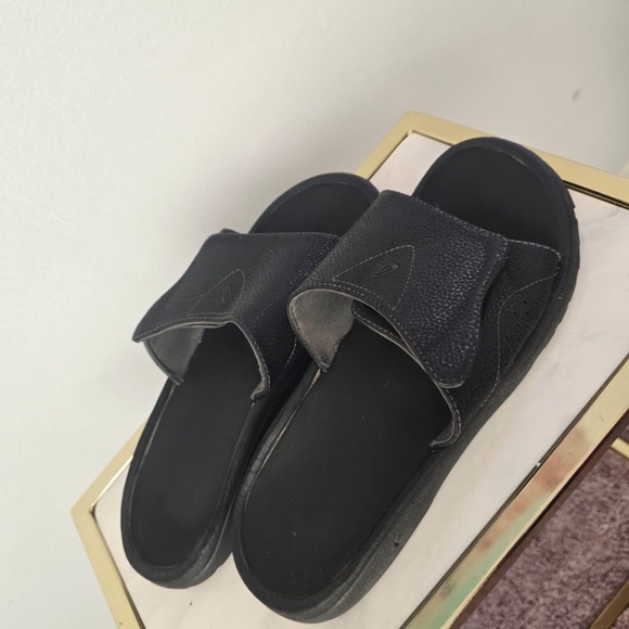 OluKai Men’s Black Slide Sandals Size 11 Color Black main image 5